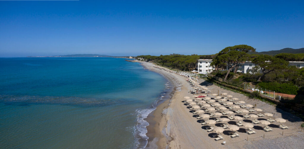 01-Panoramica-spiaggia Spiaggia resort Toscana mare