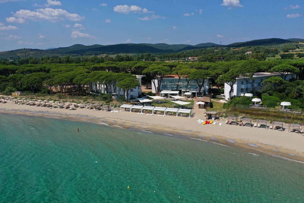 21-Mare-e-Resort Panoramica sul mare e sulla spiaggia privata del The Sense Experience Resort in Toscana