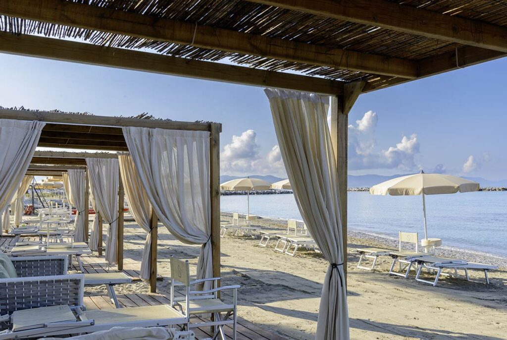 beach-club-spiaggia-the-sense-resort-toscana-231030-6 Beach Club spiaggia The-Sense resort Toscana